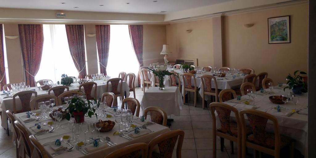 Logis Hotel Restaurant Des Voyageurs Pont-de-Salars Εξωτερικό φωτογραφία