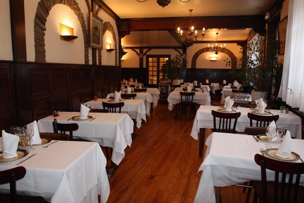 Logis Hotel Restaurant Des Voyageurs Pont-de-Salars Δωμάτιο φωτογραφία