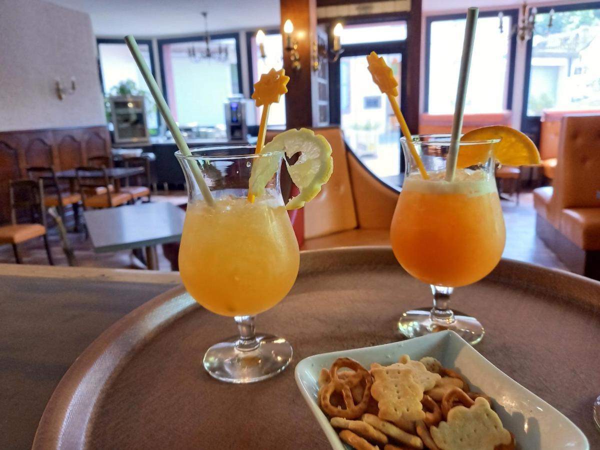 Logis Hotel Restaurant Des Voyageurs Pont-de-Salars Εξωτερικό φωτογραφία