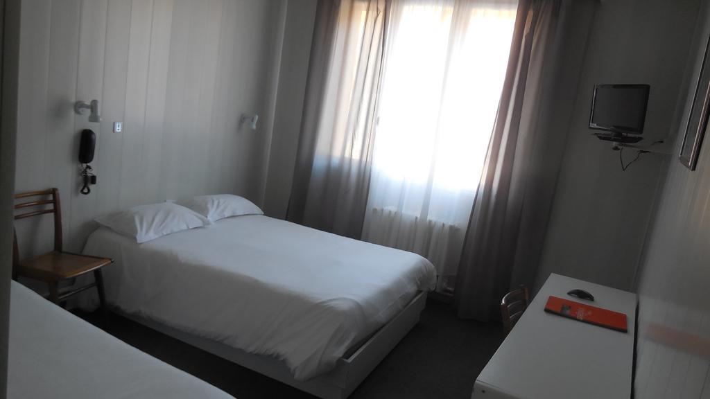 Logis Hotel Restaurant Des Voyageurs Pont-de-Salars Εξωτερικό φωτογραφία