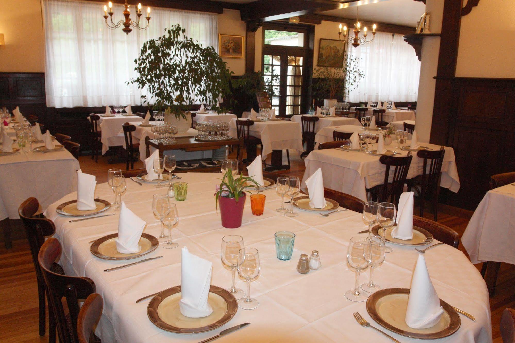 Logis Hotel Restaurant Des Voyageurs Pont-de-Salars Εξωτερικό φωτογραφία