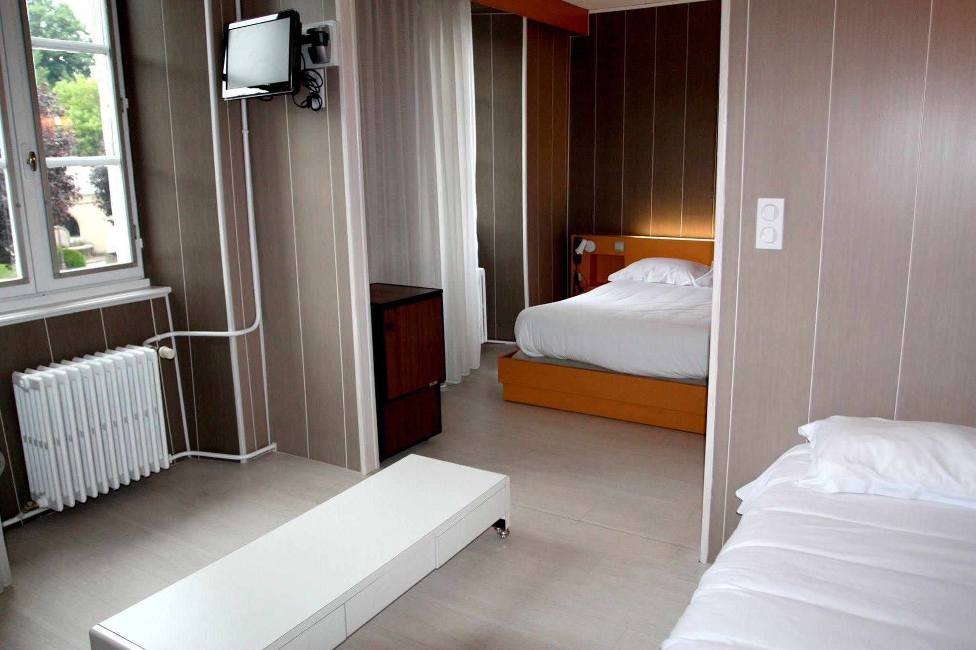 Logis Hotel Restaurant Des Voyageurs Pont-de-Salars Εξωτερικό φωτογραφία