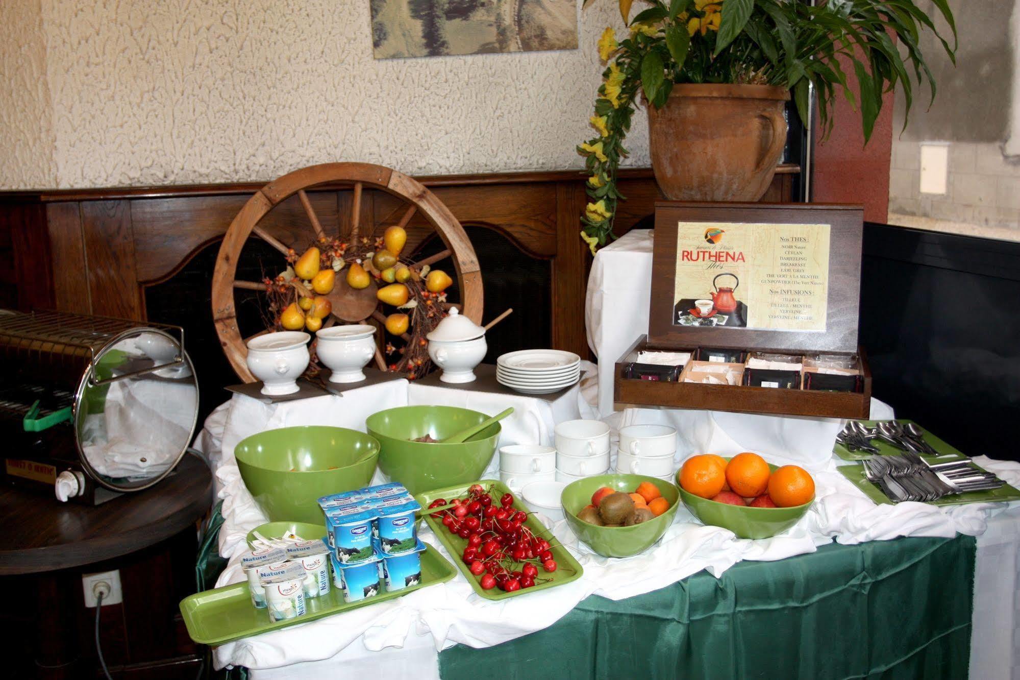 Logis Hotel Restaurant Des Voyageurs Pont-de-Salars Εξωτερικό φωτογραφία