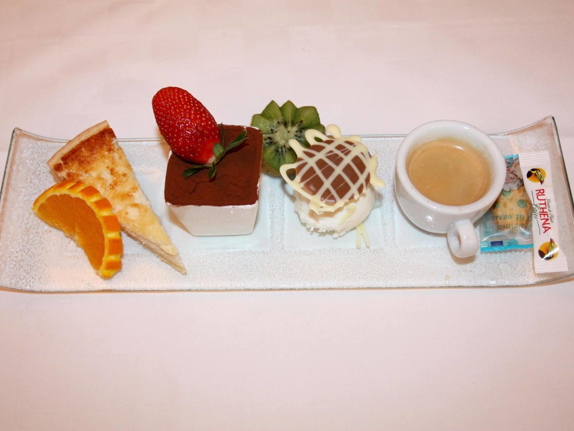 Logis Hotel Restaurant Des Voyageurs Pont-de-Salars Εξωτερικό φωτογραφία