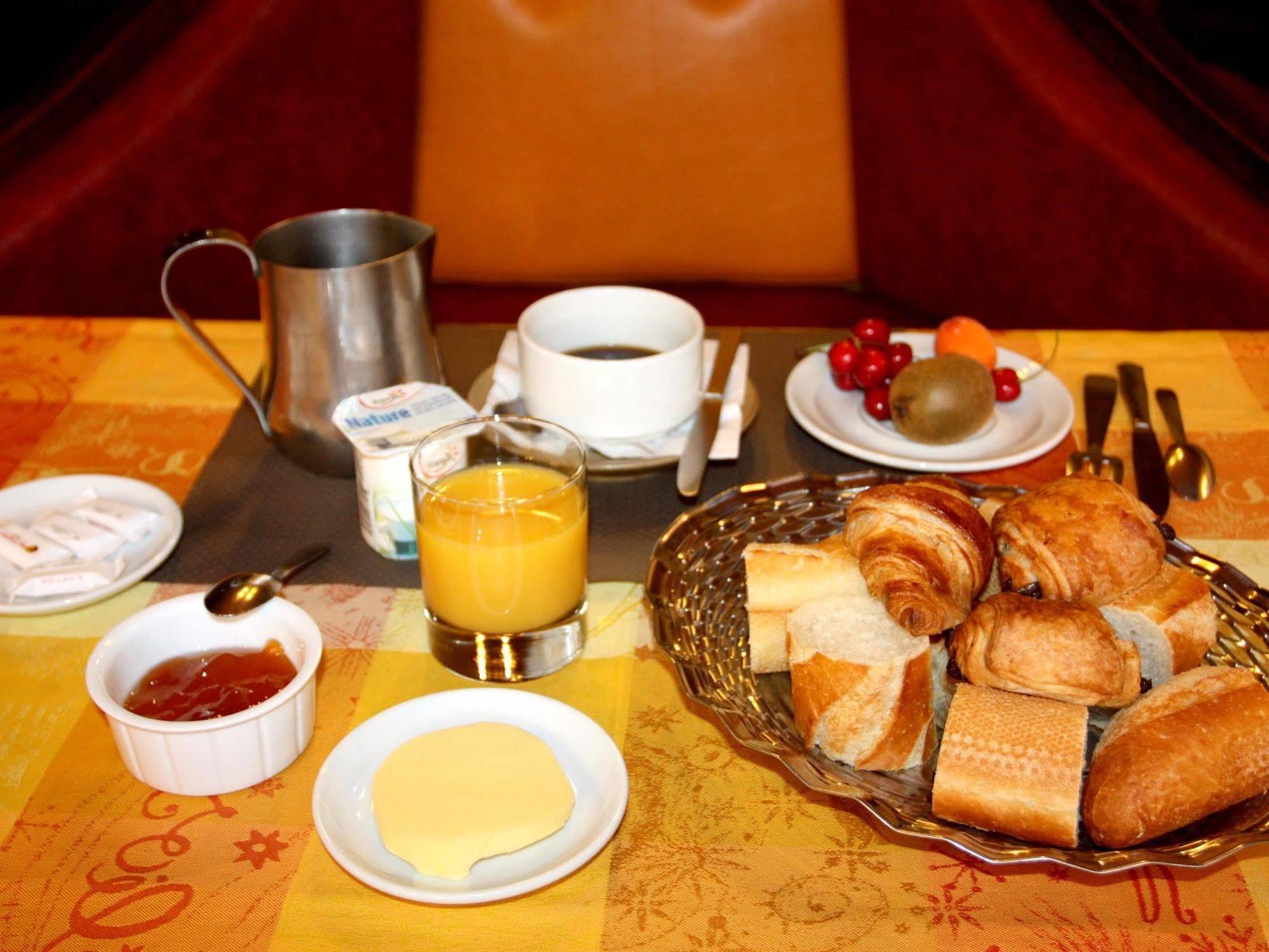 Logis Hotel Restaurant Des Voyageurs Pont-de-Salars Εξωτερικό φωτογραφία