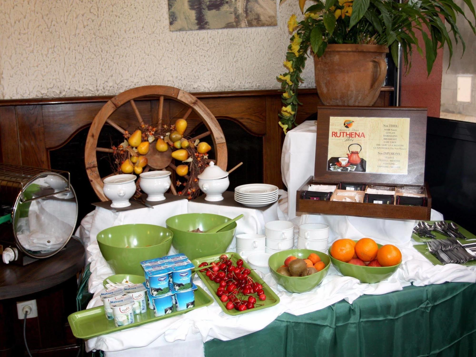 Logis Hotel Restaurant Des Voyageurs Pont-de-Salars Εξωτερικό φωτογραφία