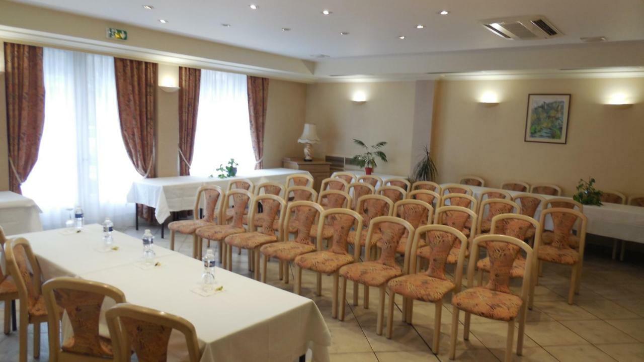 Logis Hotel Restaurant Des Voyageurs Pont-de-Salars Εξωτερικό φωτογραφία